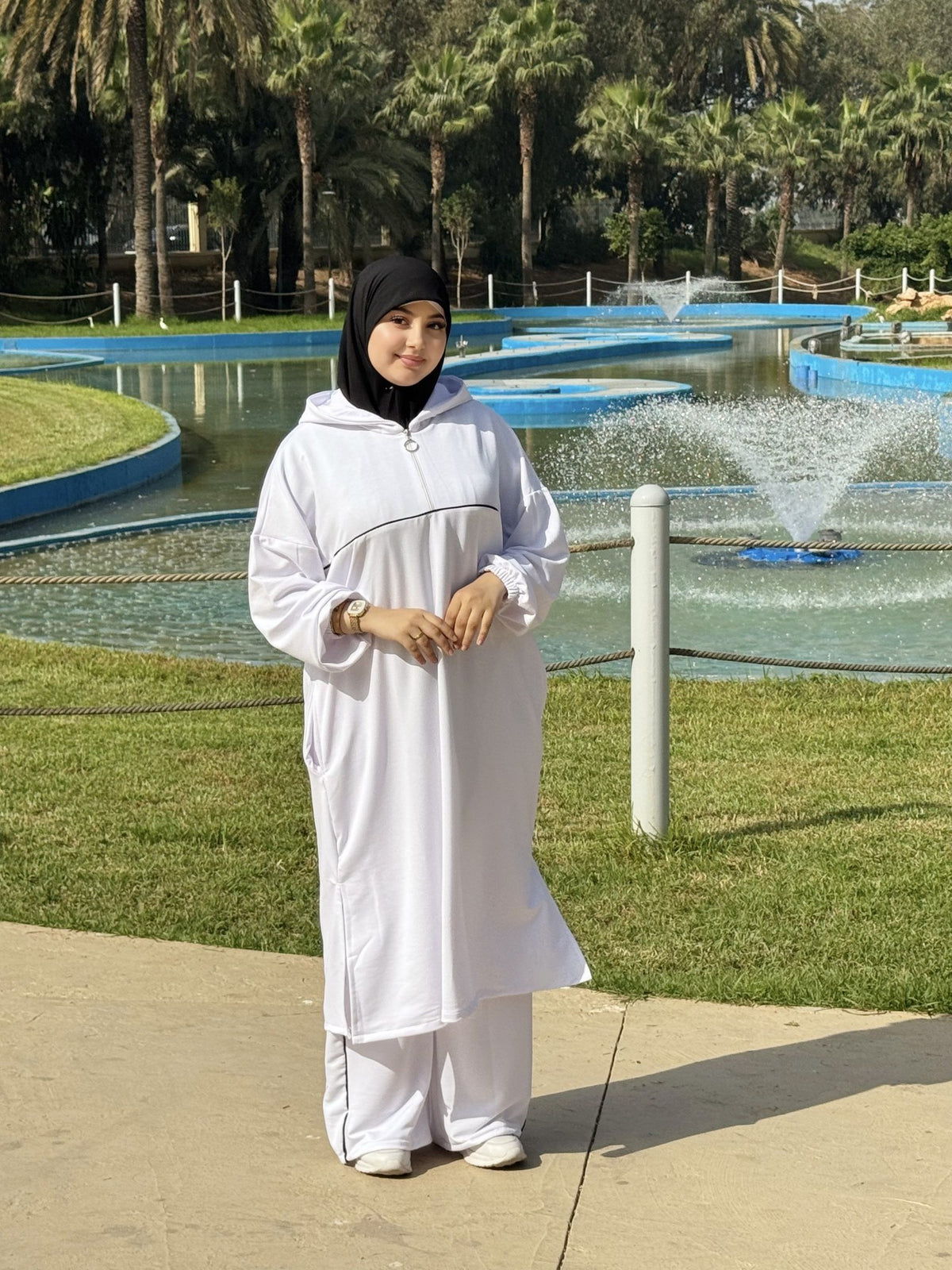 طقم رياضي للمحجبات - أبيض