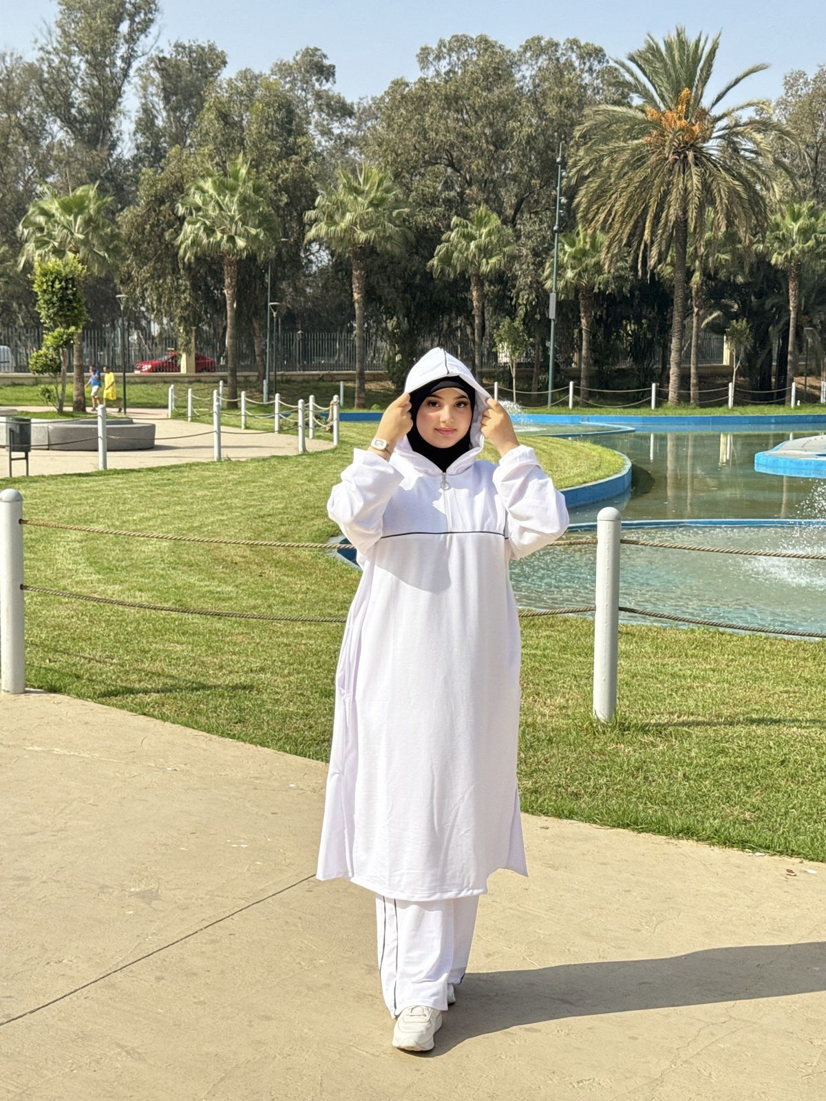 طقم رياضي للمحجبات - أبيض